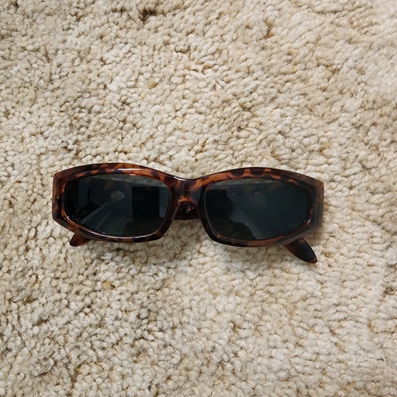 Vintage Accessories - Vintage 90s sunglasses/ y2k sunnies